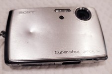 Sony Cyber-shot DSC-T33 5.1MP Compact Camera 3x Zoom Carl Zeiss Lens Silver