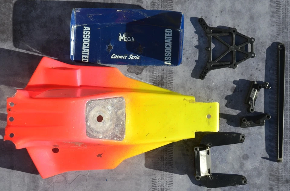 TEAM ASSOCIATED RC10 B2  TEILE ERSATZTEILE PARTS  VINTAGE - Bild 2 von 4