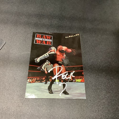 THE ROCK DWAYNE JOHNSON 1998 WWF SUPERSTARZ AUTOGRAPHED ROOKIE CARD