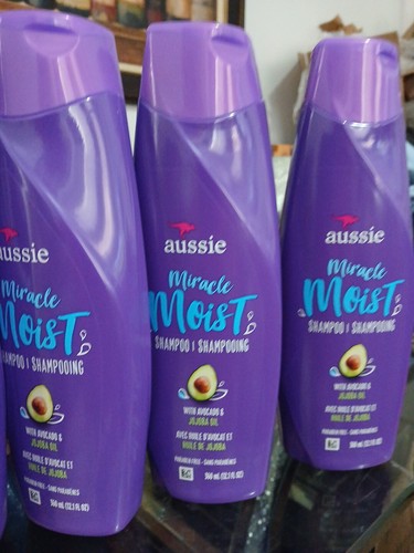 Aussie Miracle Moist Shampoo with Avocado, Australian Jojoba Oil 360mL x2 - Picture 2 of 2