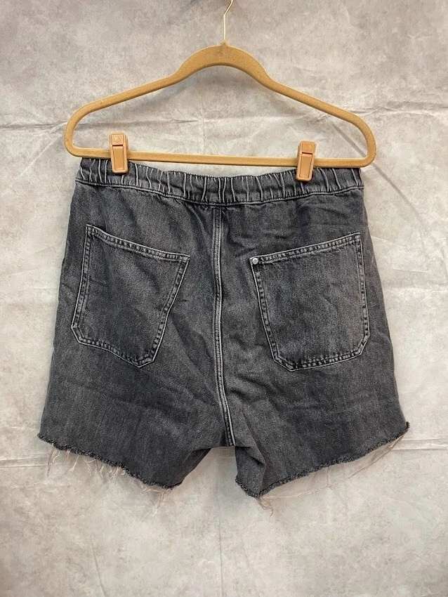 Pantalones cortos de jean para mujer H&M sueltos gris oscuro talla M Foto 2 de 4
