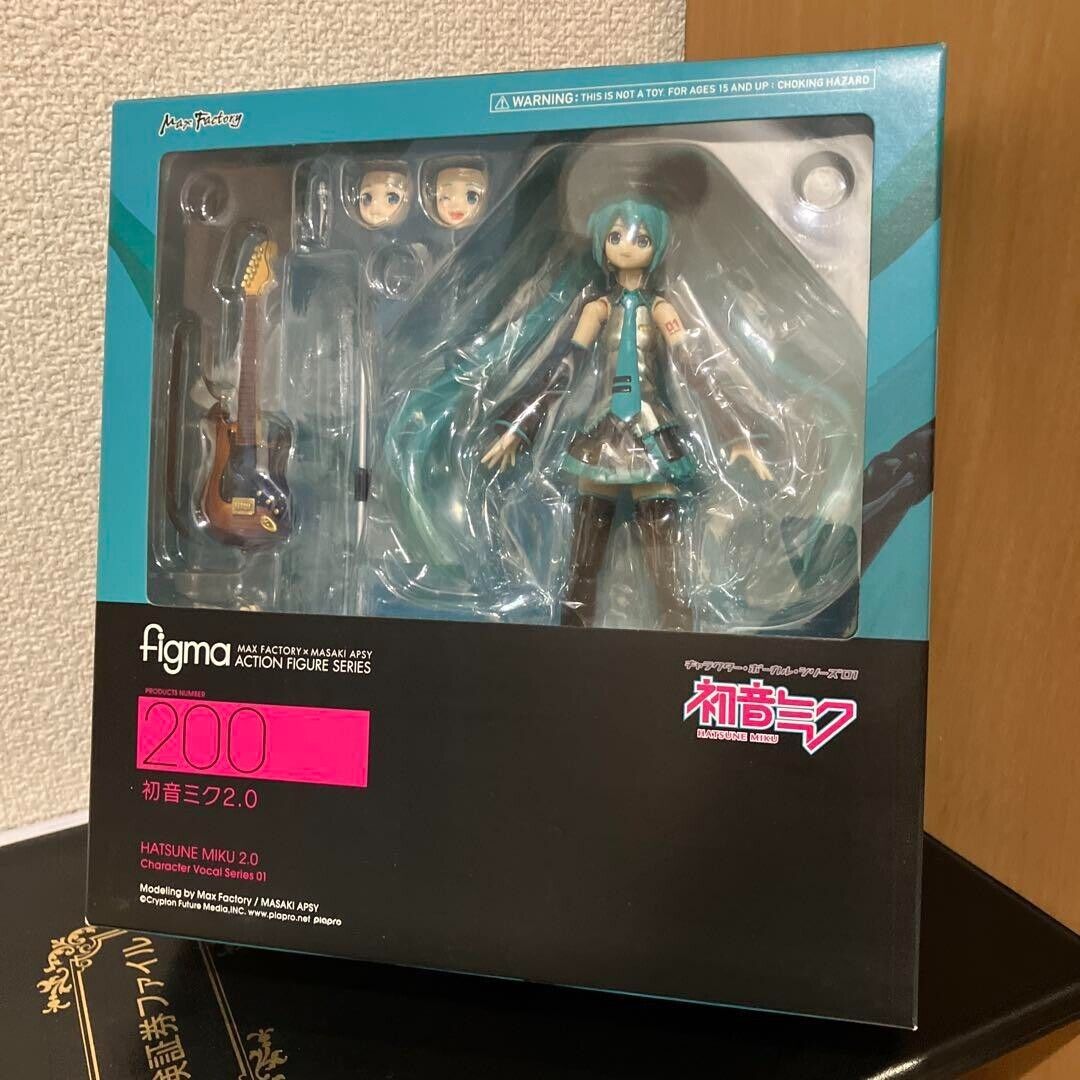 Figma 200: Hatsune Miku 2.0 (Character Vocal Series 01) by Figma 200: Hatsune Miku 2.0 (Character Vocal Series 01) by