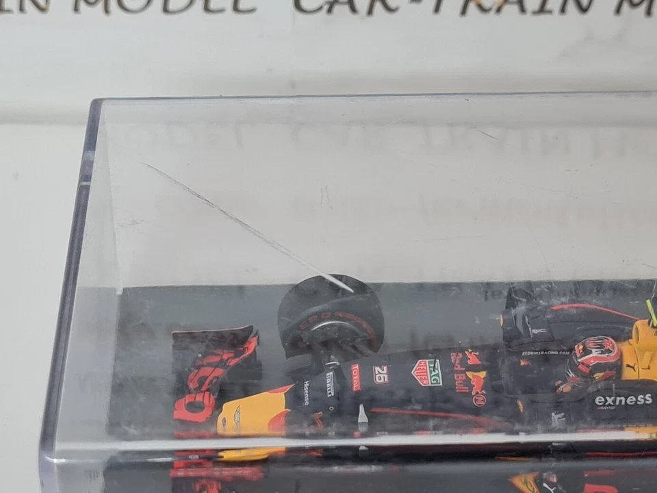Red Bull Racing TAG Heuer RB12 Bahrain GP 2016 - SPARK - 1:43 1/43 - Immagine 3 di 3