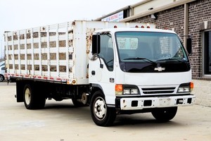2001 Chevy W5500 stake bed truck / 3,500 lbs lift gate