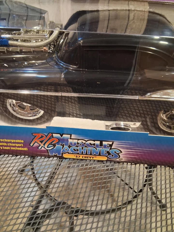 Muscle Machines #61204 '57 CHEVY BEL AIR 1 18 Black 2002  1:8 Brand New - Image 3 of 4