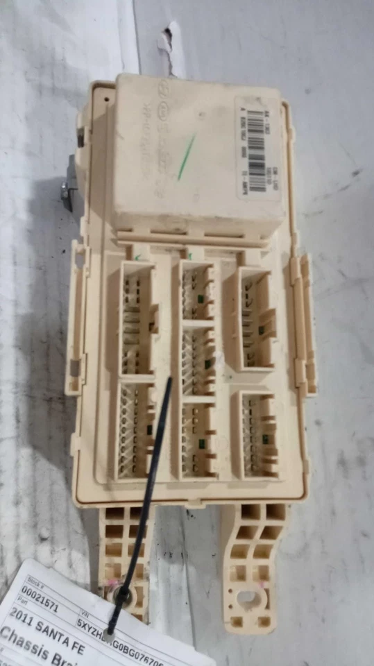 2011 Hyundai Santa Fe Body Control Module OEM 954000W150 145K Miles Brown - Image 2 of 4