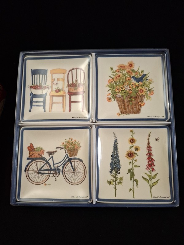 2009 Mary Lake-Thompson S/4 GARDEN PATH Summer Party Plates 5040034 Lang China