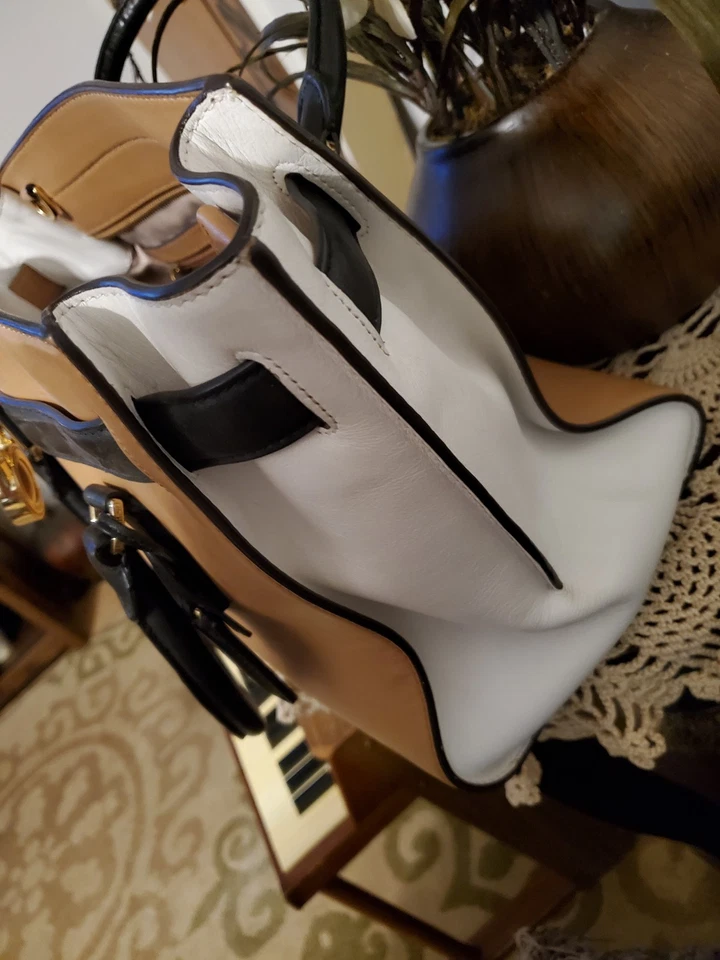 Michael Kors Hamilton Leather Travelers Bag Tan/White/Black - Image 2 of 4