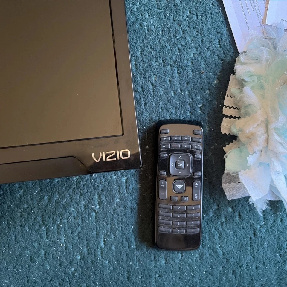 Vizio E320-A0 32" LED TV Flat Screen HDMI w/ Remote | Tested | Grade A - Image 2 of 4