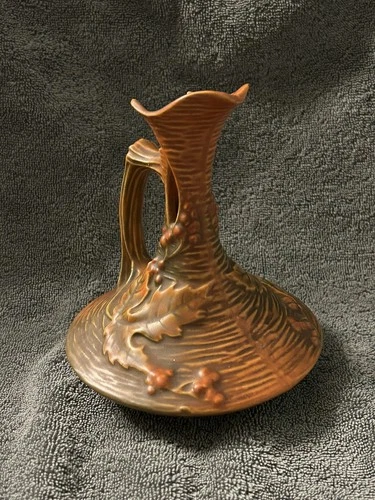Roseville Bush Berry Ewer - Brown