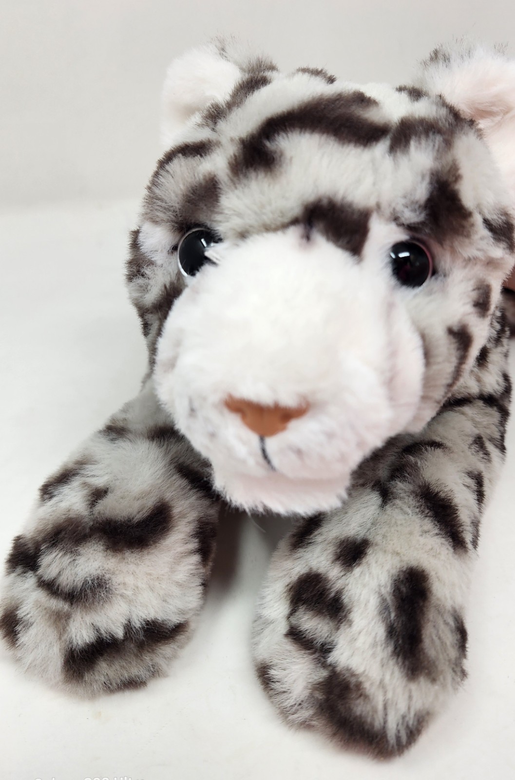 F.A.O Schwarz Snow Leopard Plush Stuffed Toy 14 Ins 2020 Pink Nose Weighted Paws