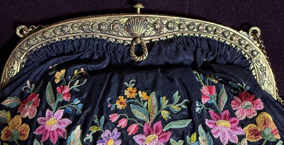 Antiguo bolso francés de noche con cuentas con bordado a mano Point de Beauvais ZZ358 Foto 2 de 4