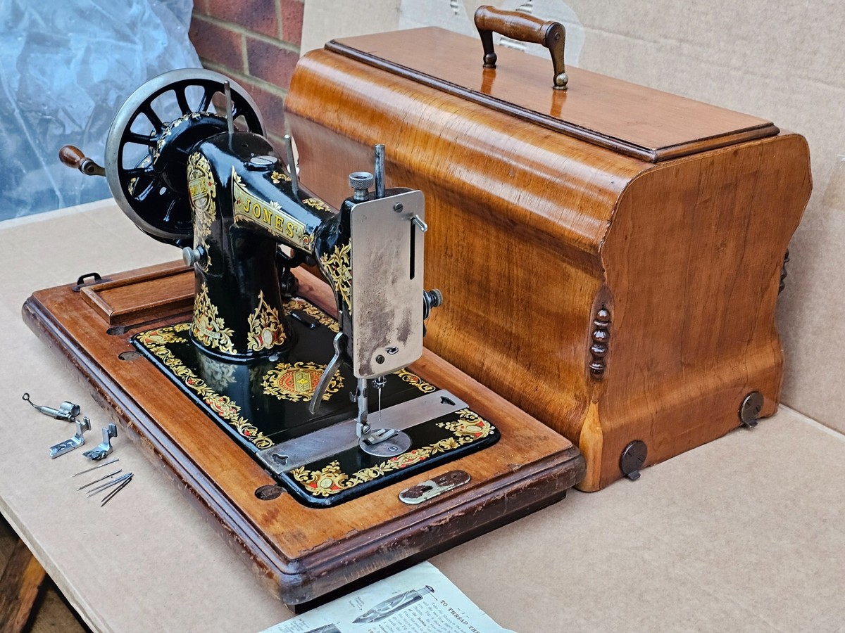 Jones Family C.S hand crank Vintage sewing machine with