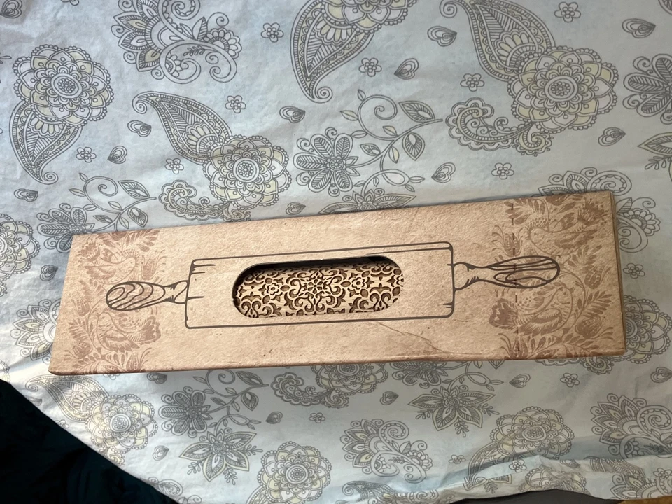 MAKE & BAKE Wooden Rolling Pin Embossed Flower Design NEW in Box & Ready to Gift - Image 2 of 4