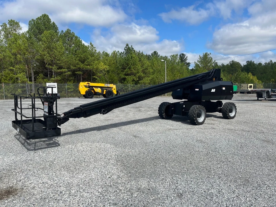 2014 JLG 800S Telescopic Boom Lift 4WD Deutz Diesel - Image 2 of 4