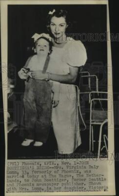 1949 Press Photo Phoenix Arizona-Mrs. Virginia Daly Lunn and daughter Victoria