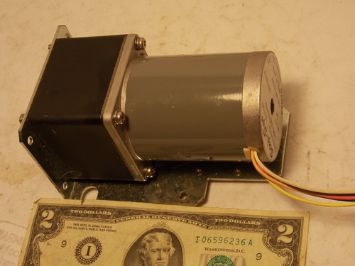 SANYO DENKI STEPPING MOTOR TYPE 103G714-0G1 STEP-SYN 4.7 VDC Gear Motor 8mm - Picture 2 of 9
