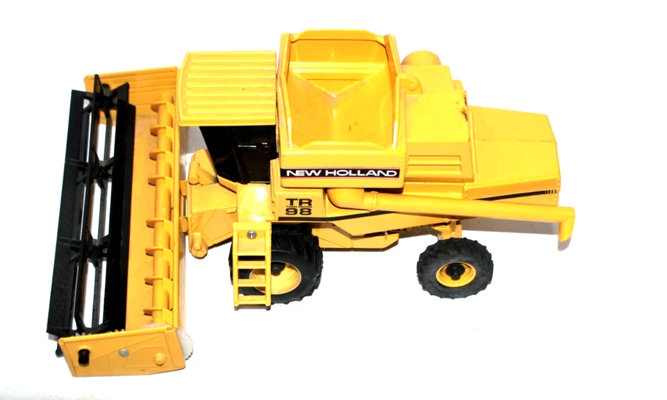 VTG ERTL  1:32 Scale New Holland TR98 Combine W/Corn And Draper Grain Head Loose - Image 2 of 4