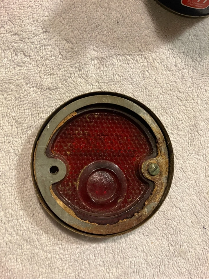 Luz trasera de vidrio y bisel para camioneta Dodge 1948-1957 Foto 2 de 2