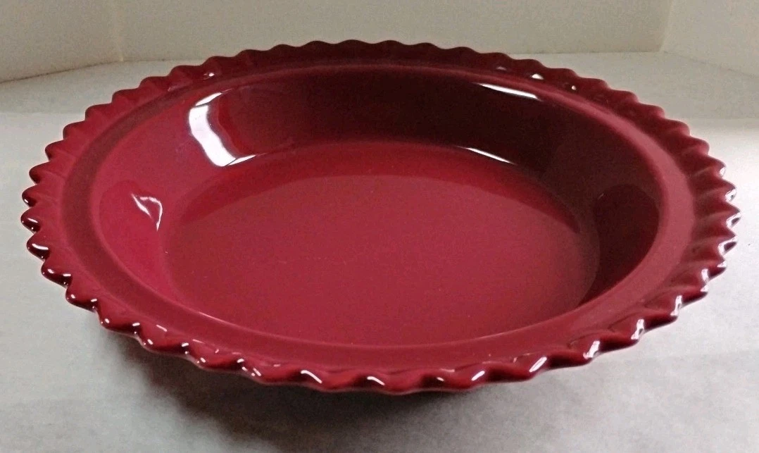 Chantal Cranberry Scalloped Ridge 9” Pie-Plate OR Quiche Pan