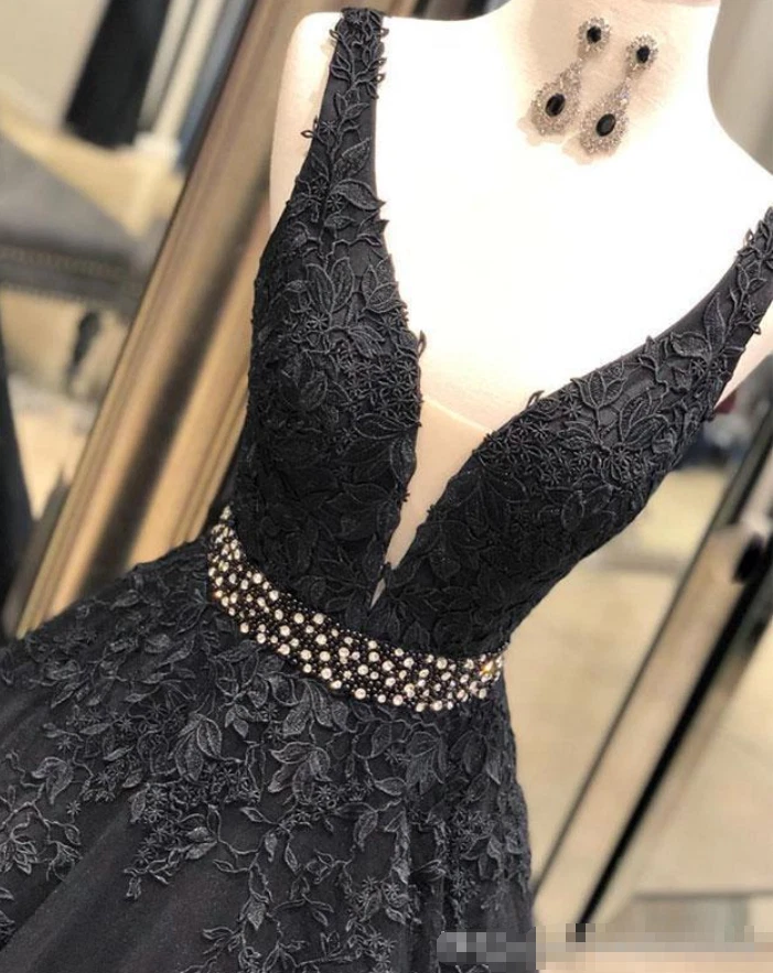 Vestido de novia gótico negro con cuello en V una línea con cuentas cintura encaje tul vestido de novia Foto 3 de 4
