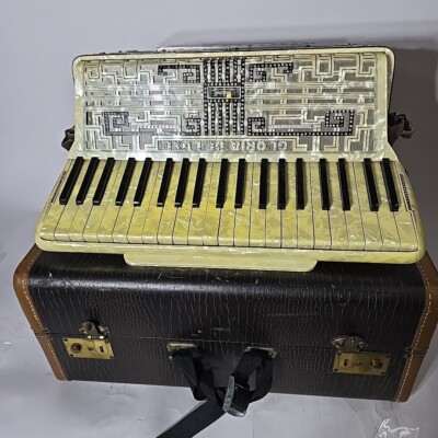 Italo American Chicago Vintage Gloria Deluxe Accordion Ivory
