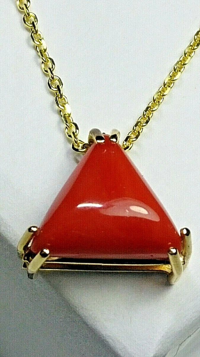 NATURAL TRIANGULAR SHAPE RED CORAL 4.30 CT IN YELLOW GOLD PENDANT AND CHAIN SET