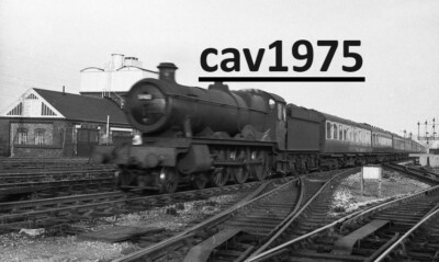 1960 M Jacobs 35mm Neg GWR Hall 4-6-0 5952 Cogan Hall down ECS at Reading MJ798