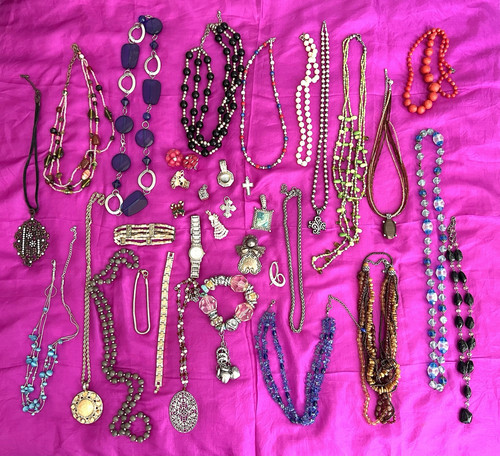 35 Pc Lot VINTAGE MODERN ESTATE MIXED JEWELRY Over 2lb Necklace Watch Pin Etc