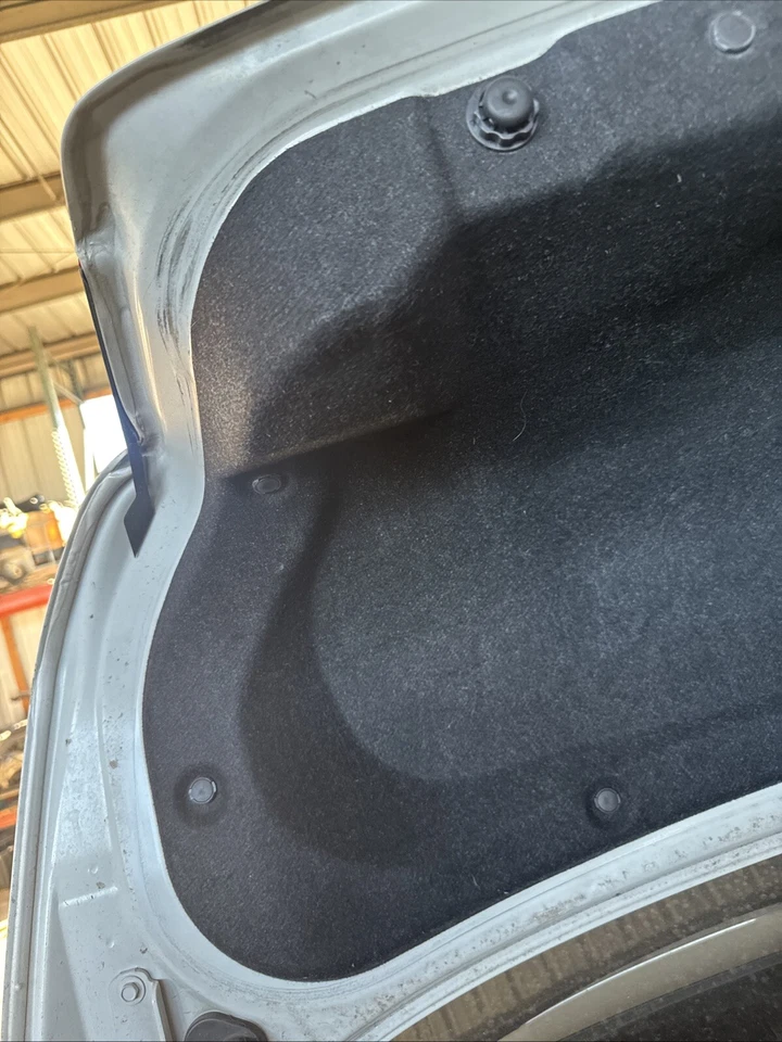 07-15 Infiniti G35 G37 Q40 Sedán Tapa de maletero Acabador Panel de ajuste 84966-JK10A Foto 2 de 4