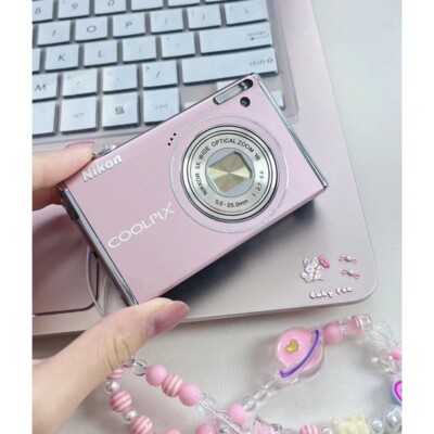 Nikon COOLPIX S640 Digital Camera 12.2MP 5x Optical Zoom CCD Auto