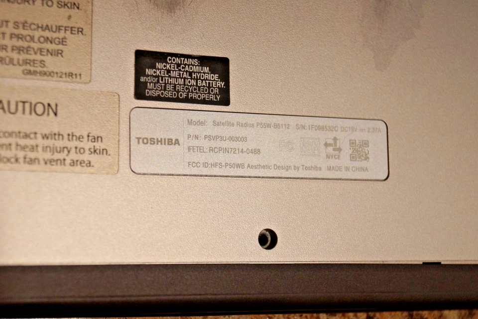 Dos Toshiba P55W-B5112 i7's para piezas pantallas defectuosas.LEER Foto 4 de 4