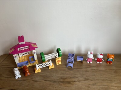 Unico Hello Kitty Horse Stable Construction Set Duplo With Figures