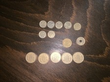5x 100 Pesetas, 1x 25 Ptas, 7x 5 Ptas, 1x 1 Ptas M&uuml;nzen