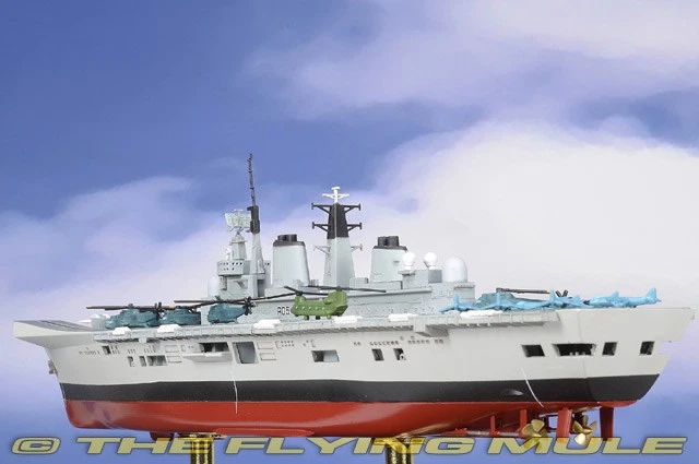 Portaaviones Forces of Valor 1:700 clase Invincible Royal Navy HMS Foto 2 de 4