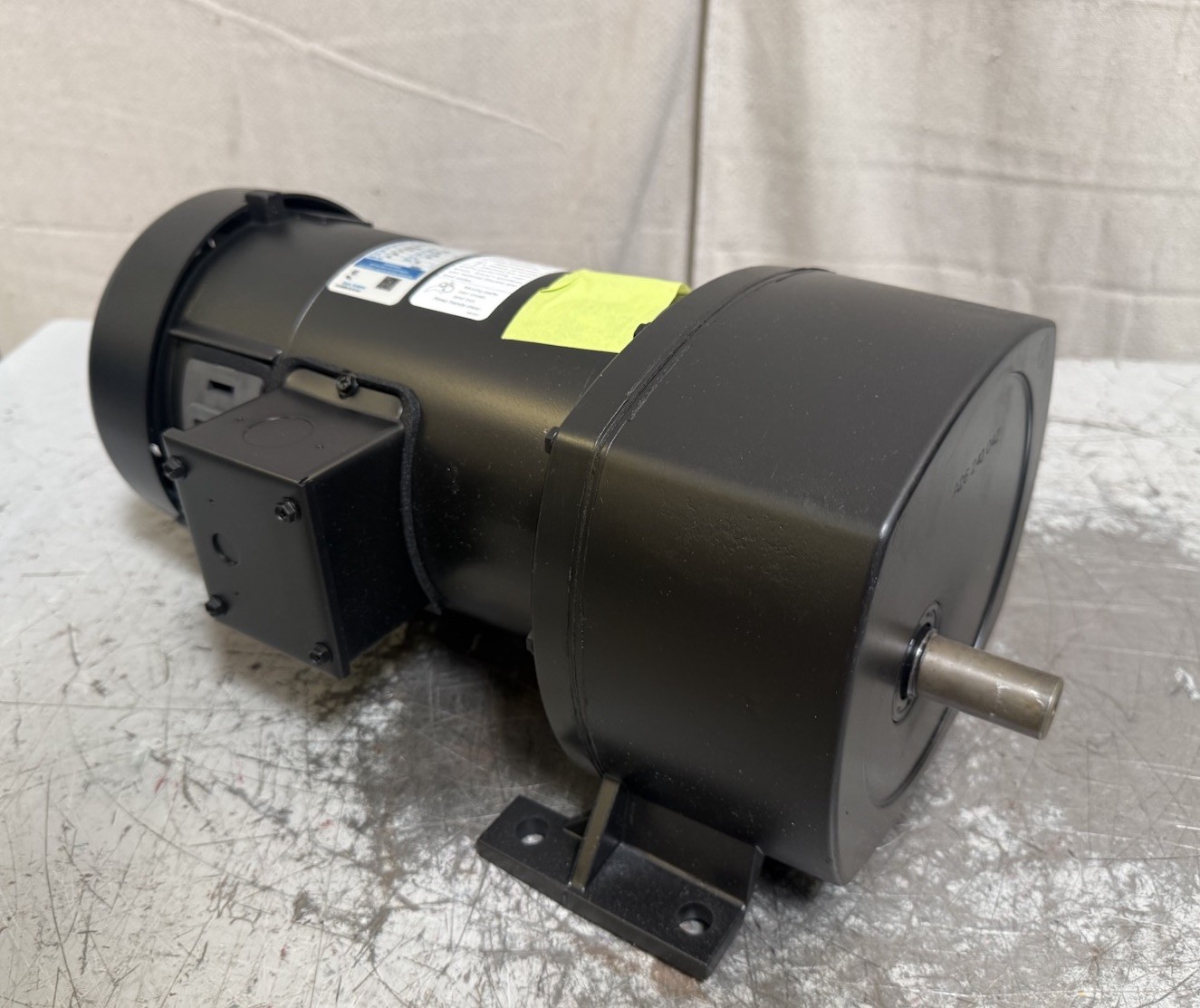 Leeson 108731.00 Electric Motor 1/2 HP 42 Rpm 12 Volt DC VDC 48Y C4D17FZ52C
