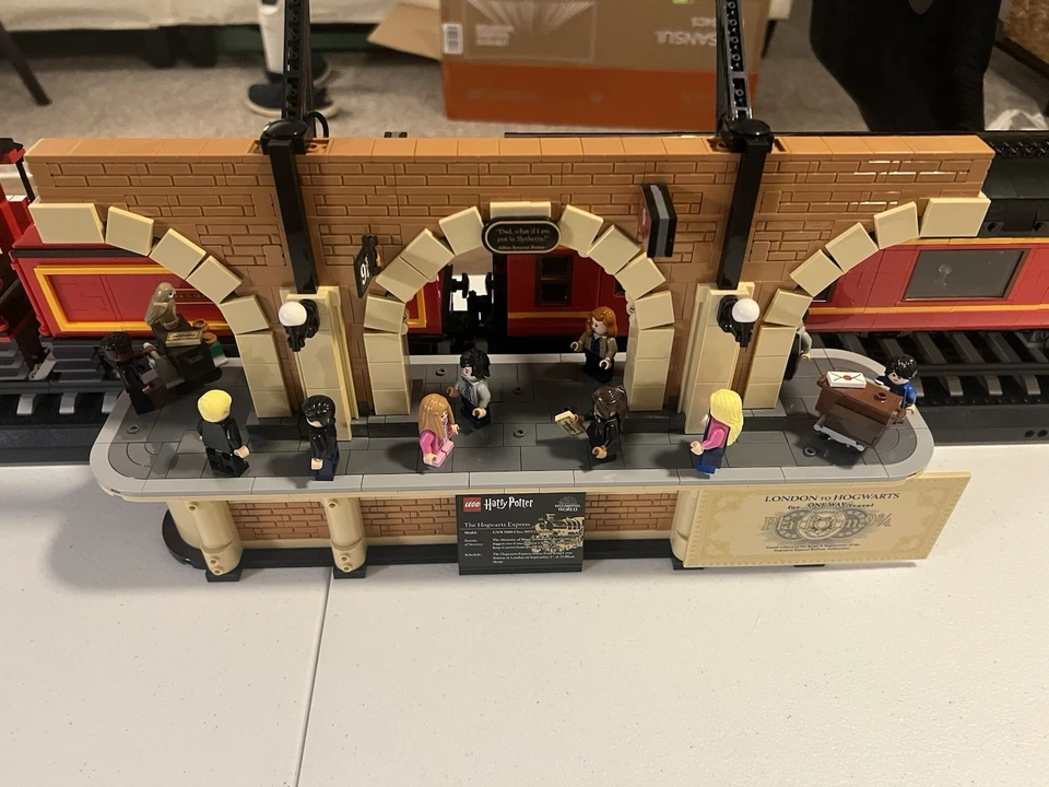 LEGO Harry Potter Hogwarts Express Collectors Edition (76405) 99% Complete - Image 3 of 4