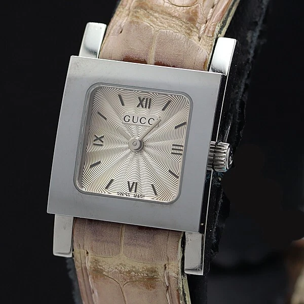 Montre femme GUCCI 7900P cadran argenté carré quartz [Occasion]