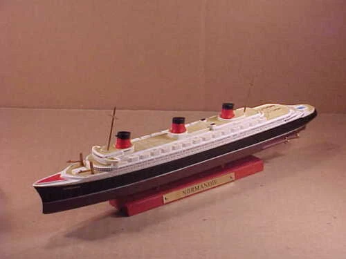 1:1250 Kreuzfahrtschiffs-Modelle