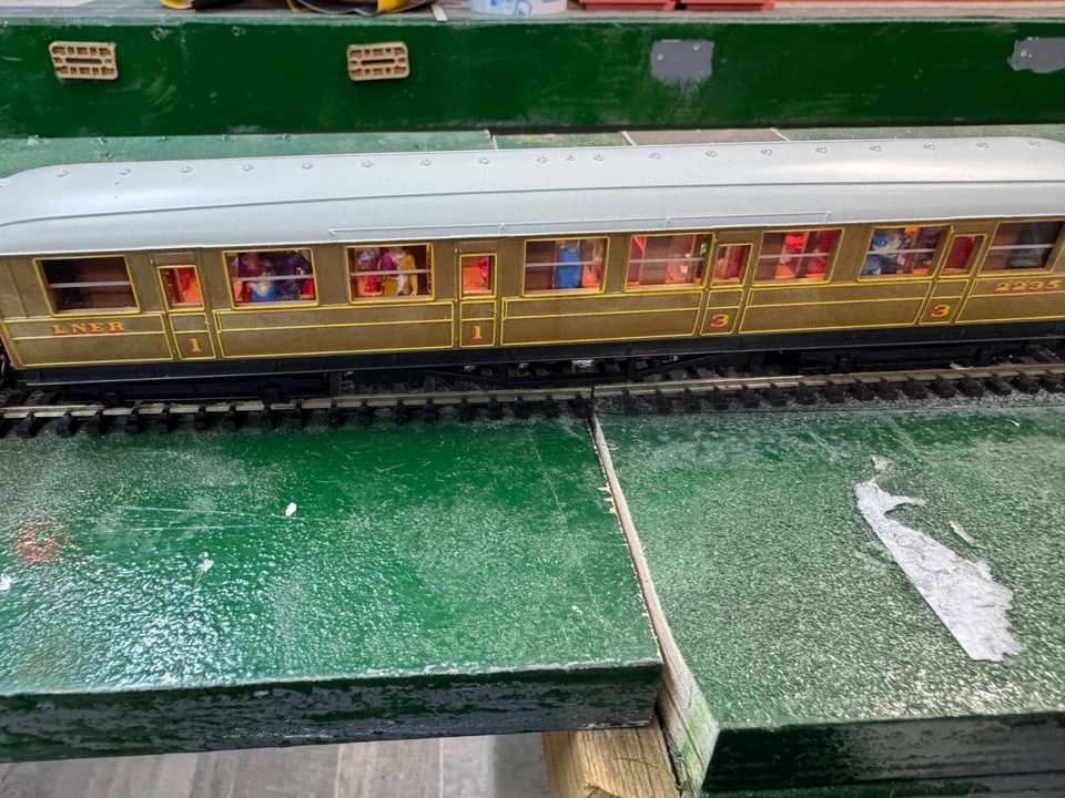 LNER Teak Coaches  rake  of 3 with lights & passengers Hornby OO GAUGE - Image 2 of 4