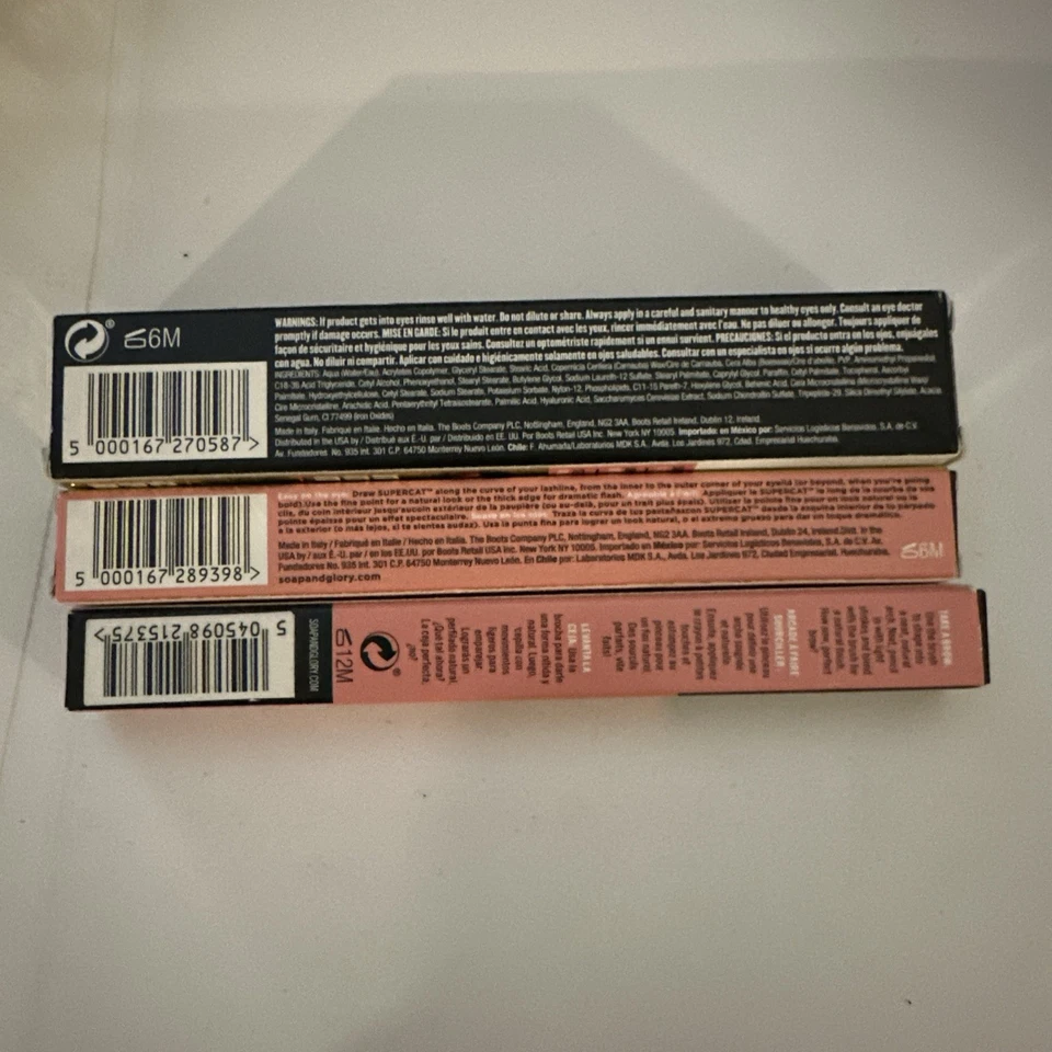 Delineador de ojos impermeable Soap & Glory Supercat JET BLACK, rímel HD, lápiz de tiro con arco Foto 3 de 4