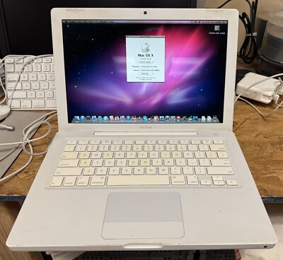 Apple MacBook 13-inch June 2008 2.1GHz Intel Core 2 Duo (MB402LL/A) w/Rosetta