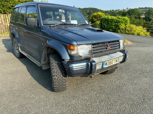 Shogun Gls Lwb Auto 2.8 TD - 7 seats and towbar - Picture 2 of 23