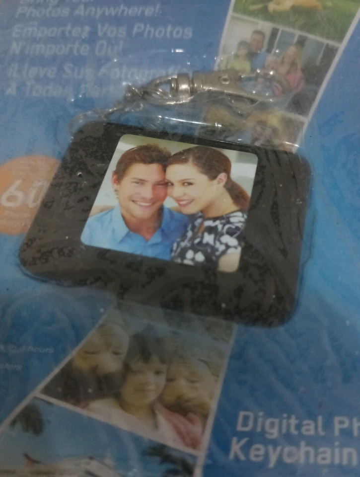Coby Digital Photo Keychain DP-151 Holds 60 Photos 1.5” LCD Display NEW SEALED - Image 2 of 4