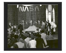 PRESIDENT RONALD REAGAN AND NASA CREW AT 25TH ANNIVERSARY 1983 8X10 FRAMED PHOTO