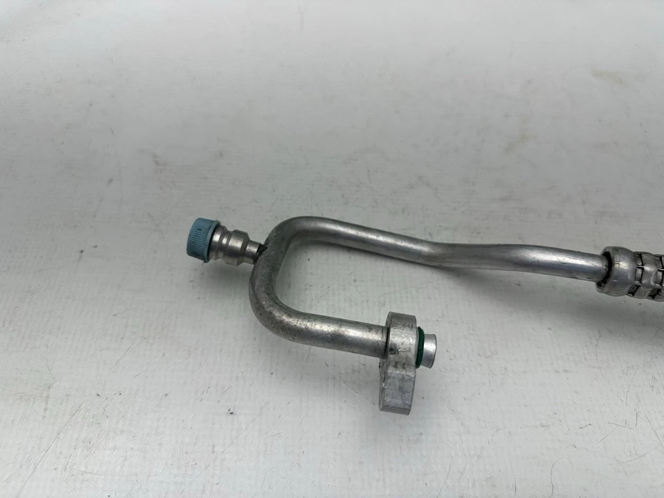 Manguera de descarga de refrigerante de aire acondicionado apta para Hyundai Elantra 2017 Foto 2 de 4