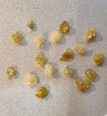 Natürliche unbehandelte gelbgrün Rohdiamanten - Gebohrt - 2,0 ct - L 983