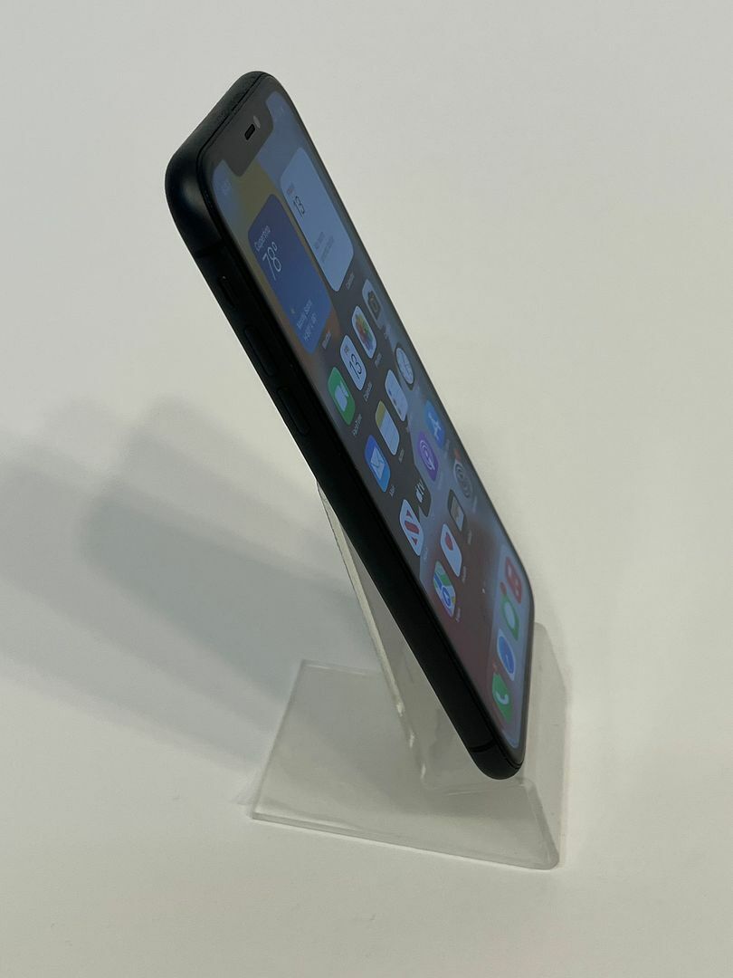 Apple iPhone 11 - 64Gb - black unlocked excellent condition Apple iPhone 11 - 64Gb - black unlocked excellent condition