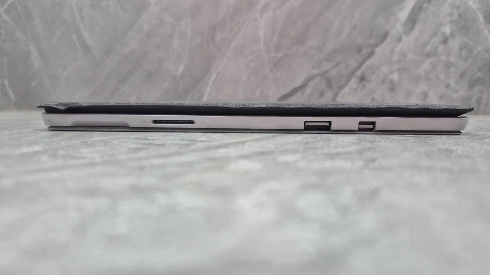 Microsoft Surface PRO 5th gen 1796 12"Tablet i7-7300U 8GBRAM 256GBSSD QHD Touch - Image 4 of 4