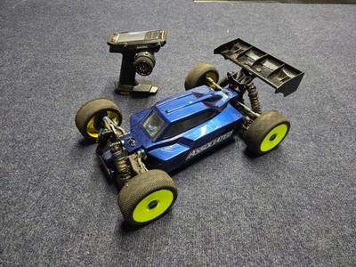 Team Associated RC8B4e, M17 Radio, Two 6400MAH Batt, 2200k Motor, Charger, Xtras